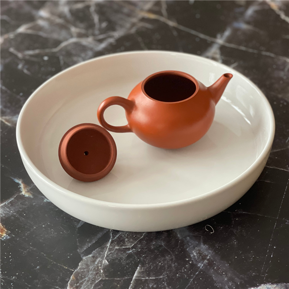 
                  
                  Load image into Gallery viewer, Rishi Pear Teapot by Lin Yung-Hui
                  
                  